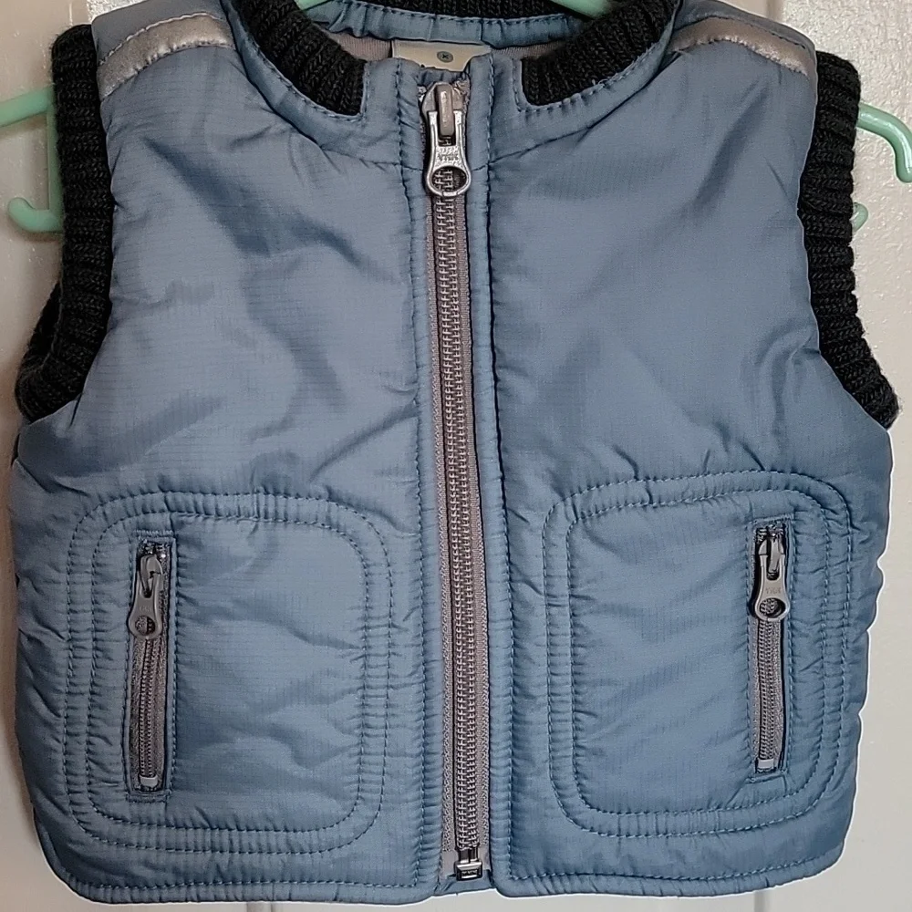 Old Navy, baby boys fall/winter vest. 0-3 months, blue. Like new.